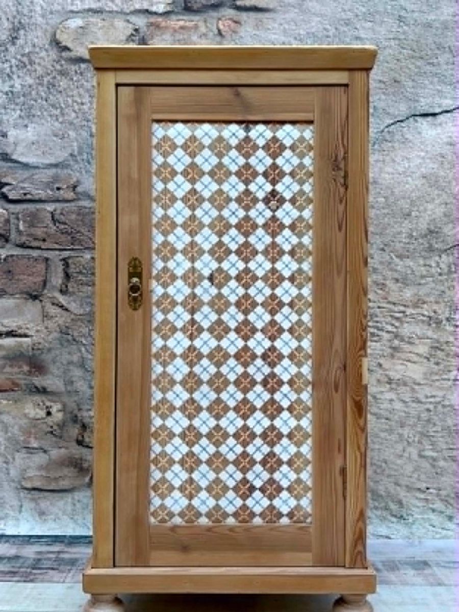 SZAFKA Z LITEGO DREWNA