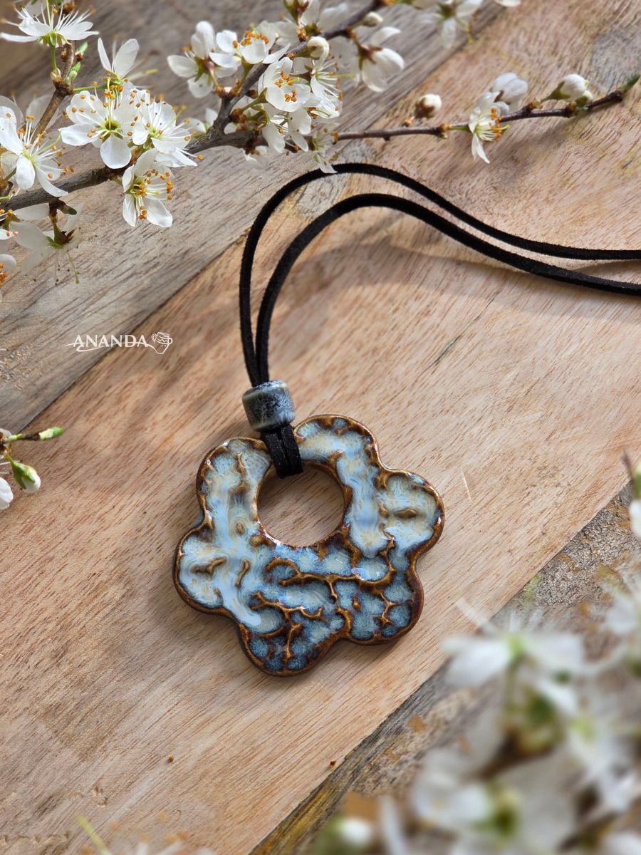 WISIOR CERAMICZNY KWIAT